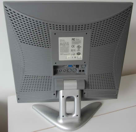 Photo of free 17" Computer monitor with integrated speakers (Baguley M33) #4