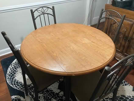 Photo of free Table and Chairs (Hartsdale) #1