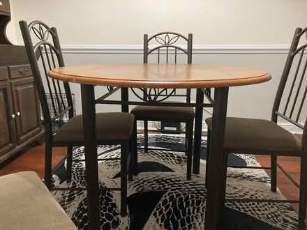 Photo of free Table and Chairs (Hartsdale) #4