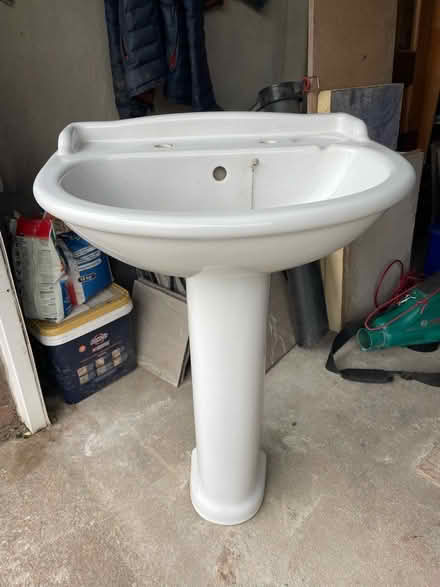 Photo of free Bathroom basin and pedestal (Beechwood NP19) #1