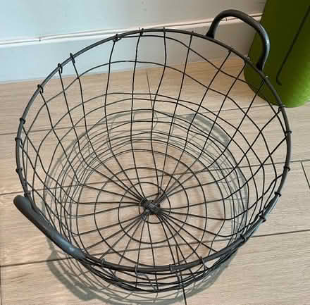 Photo of free basket (islington N1) #1