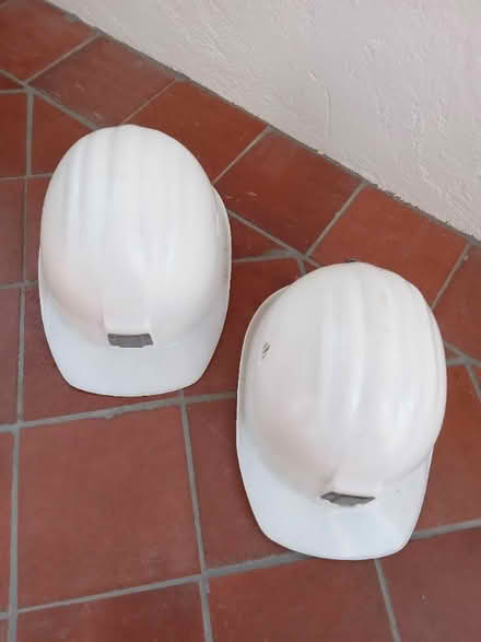 Photo of free hard hat x2 (Nyetimber PO21) #1