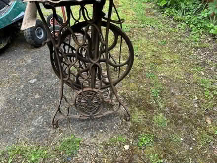 Photo of free Singer Stand (shepperton TW17) #4