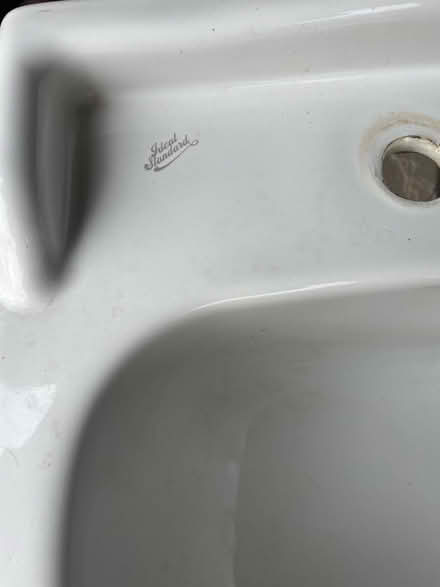 Photo of free Bathroom basin and pedestal (Beechwood NP19) #3