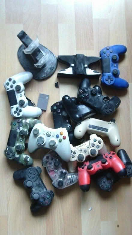 Photo of free Old Play Station controllers (SW15 Roehampton) #1