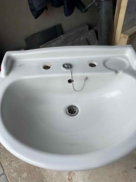 Photo of free Bathroom basin and pedestal (Beechwood NP19) #2