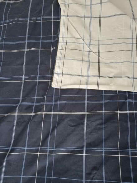 Photo of free Kingsize duvet cover - blue/white reversible (Aston Clinton HP22) #1