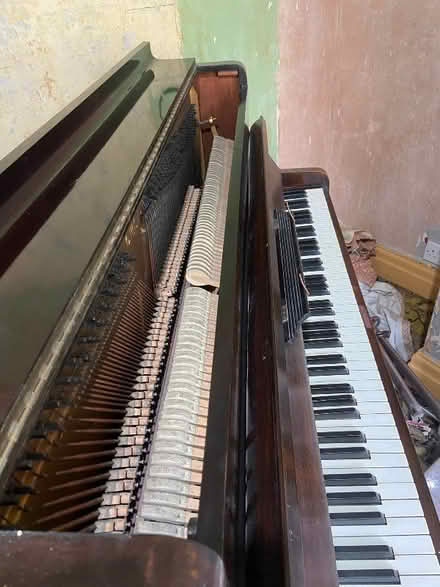 Photo of free Piano (Vale LA1) #3