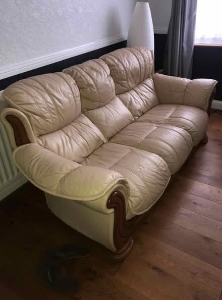 Photo of free Cream Leather Sofa (Dagenham, RM9) #2