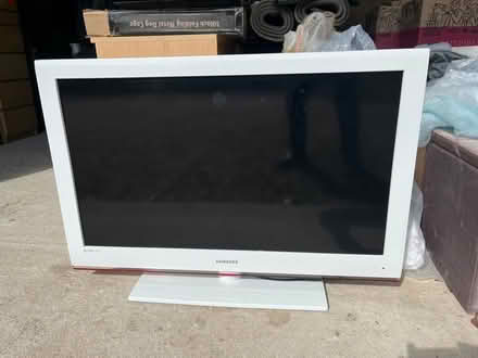 Photo of free 40" TV Screen (Potten End HP4) #1