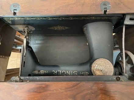 Photo of free Singer treddle sewing machine in cabinet (Gargunnock FK8) #2