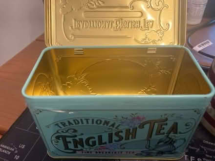 Photo of free English Tea Tin (Willow Glen) #2