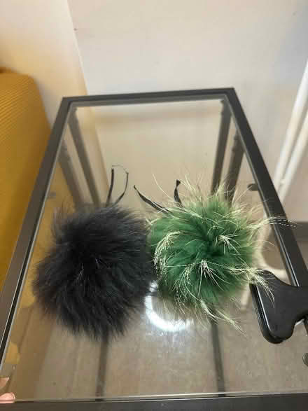 Photo of free Two pompoms for the beret with strings (Cutteslowe OX2) #1