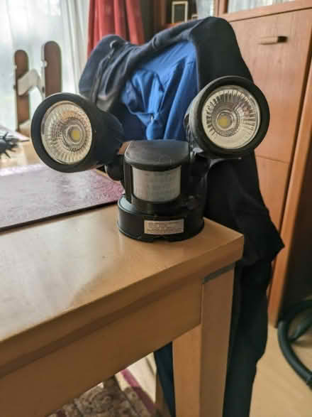 Photo of free outdoor twin light. (Chorley Moor PR7) #1