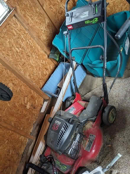Photo of free Old lawnmower (Main St - Pleasant Ln Lombard) #1