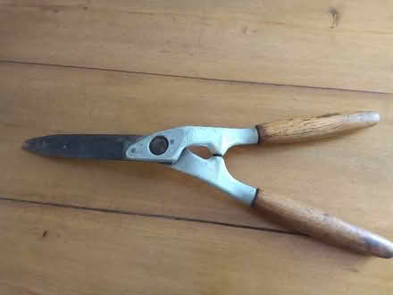 Photo of free Vintage Garden Hedging Shears (Catherine-de-Barnes B91) #4