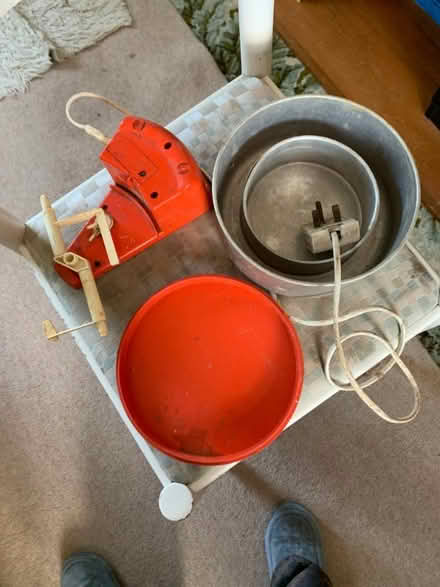 Photo of free electric ice cream maker (Little Malvern WR14) #1