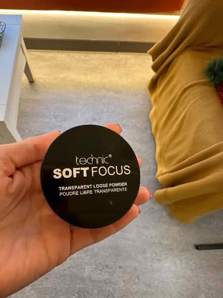 Photo of free Transparent loose powder (Cutteslowe OX2) #1