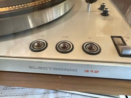 Photo of free Phillips 318 electronic turntable (Lower East Side) #3