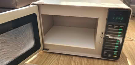 Photo of free Microwave Oven (Neithrop OX16) #2