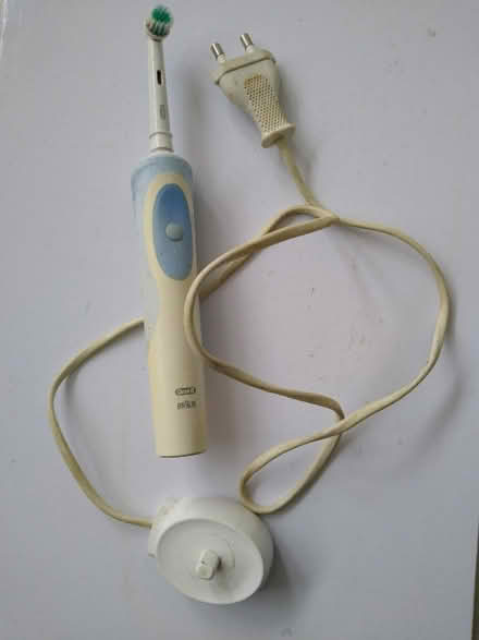 Photo of free Braun Electric Toothbrush (Lion Gate TW9) #1