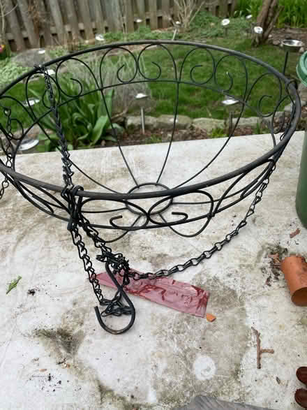 Photo of free 2 Hanging planters (Neyagawa river glen, oakville.) #2
