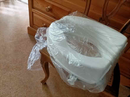 Photo of free Savanah Raised Toilet Seat without Lid 4" (Chelsfield BR6) #1