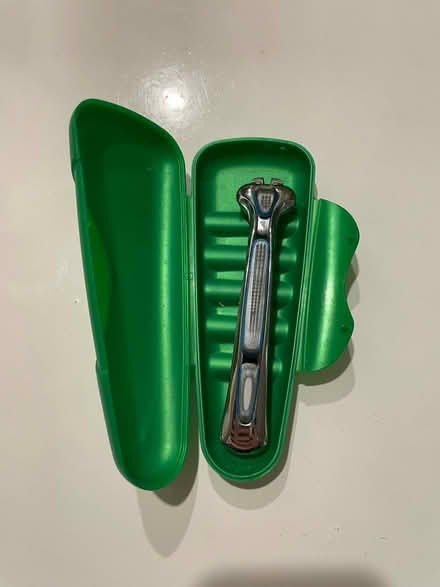 Photo of free razor handle & case (Avon Hill) #1
