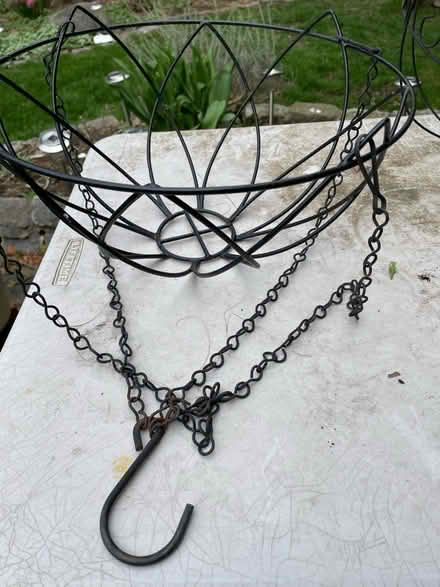 Photo of free 2 Hanging planters (Neyagawa river glen, oakville.) #1
