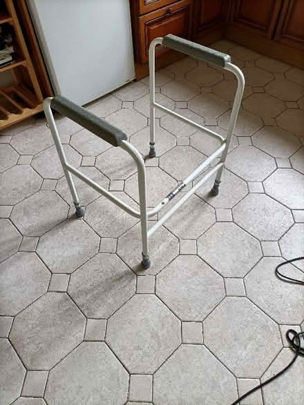 Photo of free AidApt toilet frame (Chelsfield BR6) #1