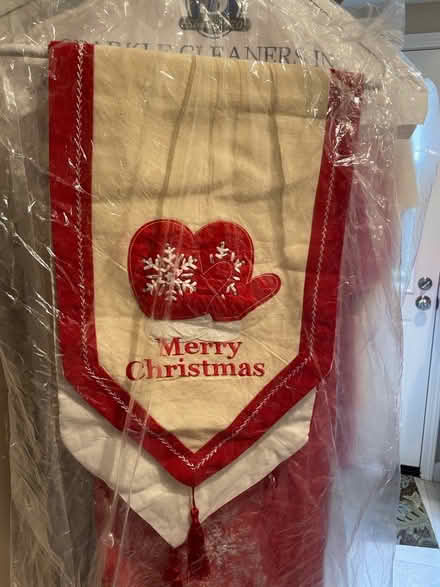 Photo of free Mittens Christmas table runner (Cupertino) #1