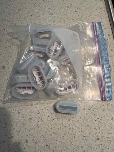 Photo of free Venus razor refills (Torrance 90501 near Hull MS) #1