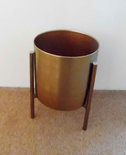 Photo of free Metal plant pot holder (The Folly BN7) #1