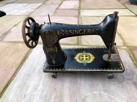 Photo of free Antique Singer Sewing Machine 1940s Vintage (Allbrook SO50) #1