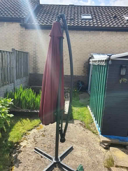 Photo of free Cantilever garden parasol (S2 wybourn) #2