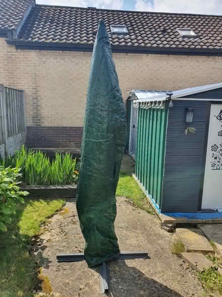 Photo of free Cantilever garden parasol (S2 wybourn) #1