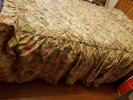 Photo of free Poly-cotton quilted bedspread for small double bed (Hunton Bridge WD4) #1