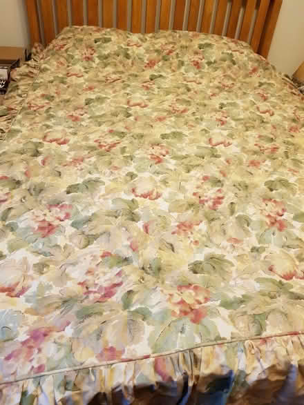 Photo of free Poly-cotton quilted bedspread for small double bed (Hunton Bridge WD4) #2