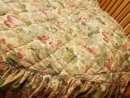 Photo of free Poly-cotton quilted bedspread for small double bed (Hunton Bridge WD4) #4