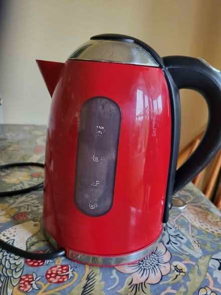 Photo of free Red kettle, working but no automatic switch off (Corston) #1