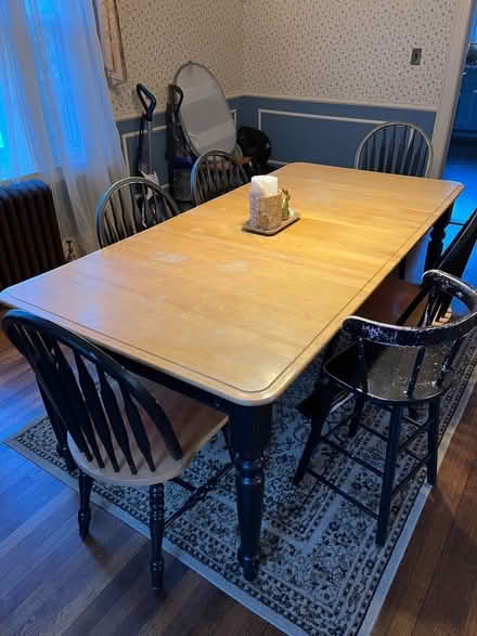 Photo of free expanding Dining table with chairs (Glyndon, md) #1