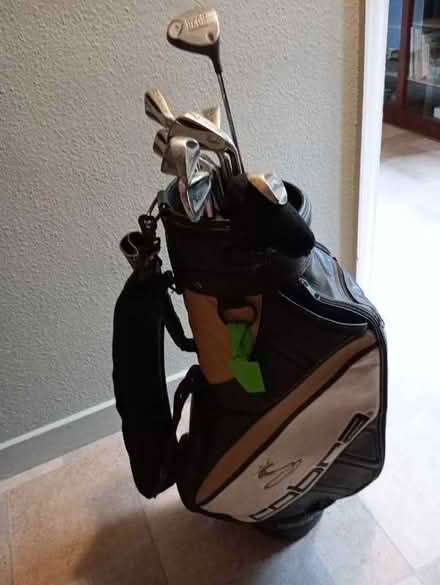 Photo of free Golf bag with various clubs (Jevington BN20) #1