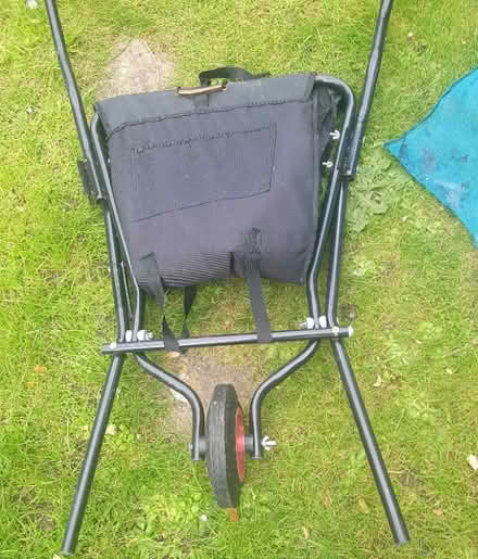 Photo of free Collapsible Wheelbarrow (Hornchurch RM12) #2
