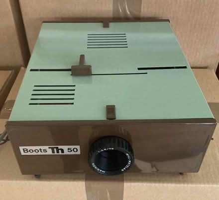 Photo of free Slide projector and screen (Kingston Bagpuize OX13) #1
