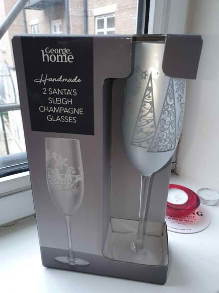 Photo of free Christmas decorated flutes (Borough High Street, SE1) #1