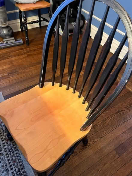 Photo of free expanding Dining table with chairs (Glyndon, md) #2