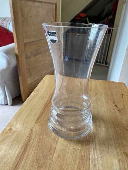 Photo of free Dartington flower vase, chipped (Dean Court OX2) #1