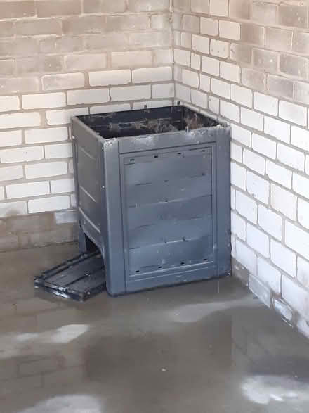 Photo of free Compost bin and lid. (Dysart KY1) #1