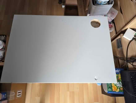 Photo of free White desk (SW15 Roehampton) #2