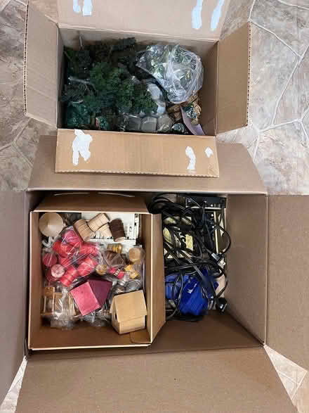 Photo of free HO train scenery, power supply (east Carpentersville) #1